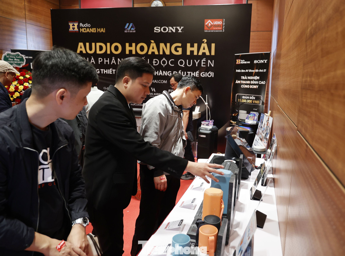 Không chỉ có những thiết bị âm thanh ‘khủng’, AVShow Hà Nội 2023 còn có những gian hàng bán phụ kiện, dây dẫn,... đến từ những thương hiệu uy tín, bổ trợ cho hệ thống phối ghép chuyên nghiệp.