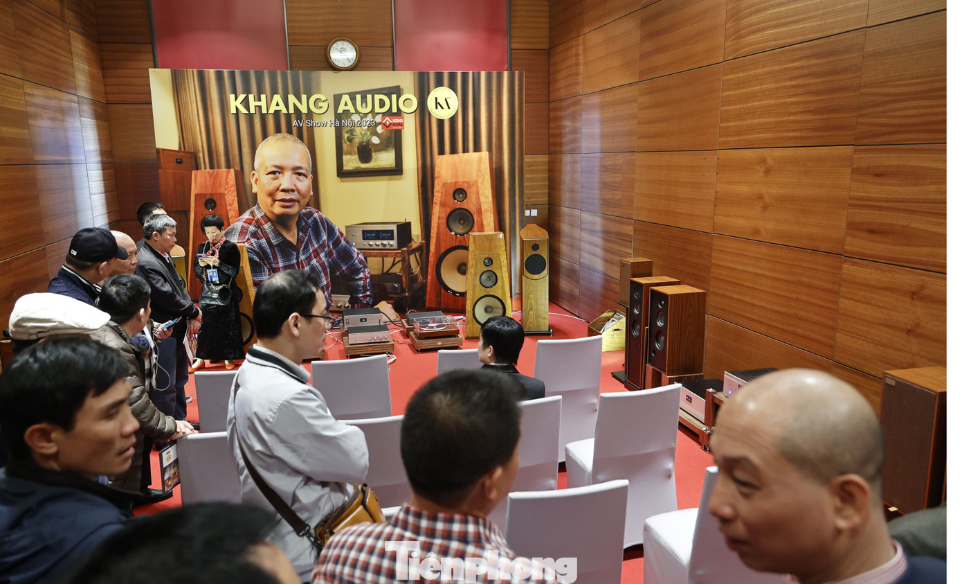 Tại AVShow lần này, có 5 phòng trưng bày các sản phẩm sản xuất trong nước đến từ các thương hiệu Paramax, Sounder, Khang audio với mức giá mềm.