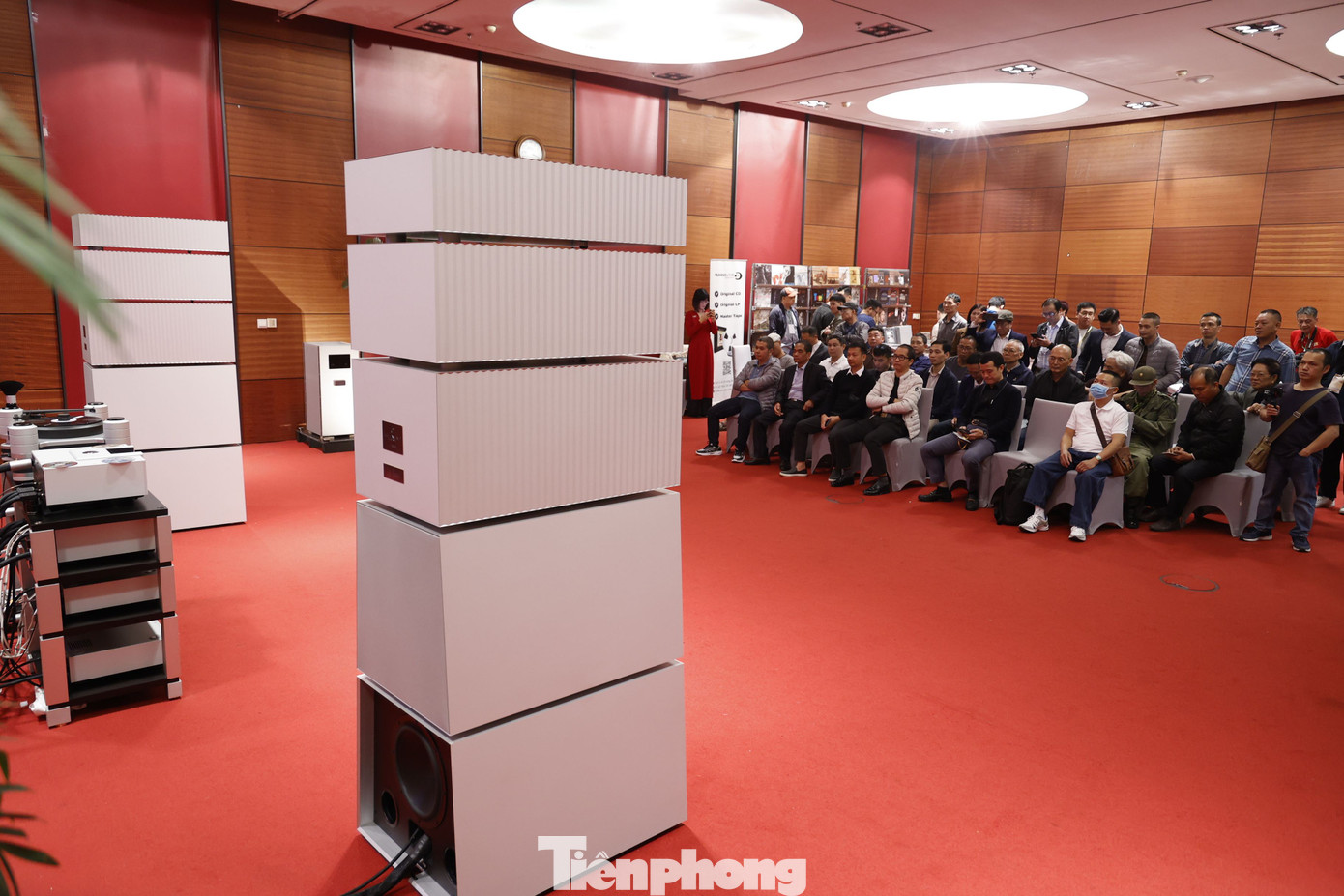 Tại triển lãm AVSHOW 2023 Hà Nội, Thanh Tùng Audio kết hợp cùng Phong Audio tham gia với phòng trưng bày có tổng giá trị thiết bị lên tới hơn 51 tỷ đồng. Riêng hệ thống trình diễn có trị giá hơn 36 tỷ đồng, trong đó đáng chú ý nhất là cặp siêu loa Goldmund GAIA có giá 19,8 tỷ đồng.