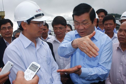 Chủ tịch nước Trương Tấn Sang chất vấn BQL Thủy điện Sông Tranh 2 các vấn đề liên quan đến công trình thủy điện này. Chủ tịch nước chất vấn BQL Thủy điện Sông Tranh 2 các vấn đề liên quan đến công trình thủy điện này