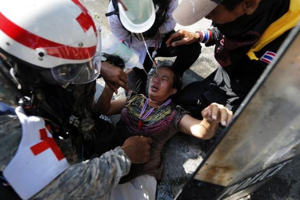 Một người biểu tình bị thương