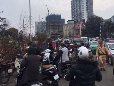 Người dân cả nước đón giao thừa Tết Đinh Dậu ảnh 59