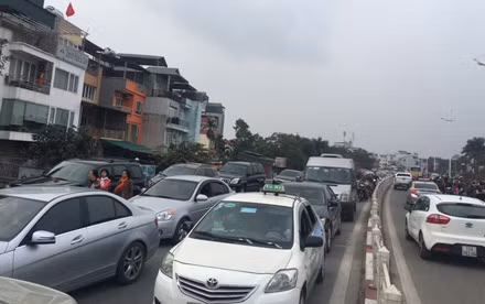 Người dân cả nước đón giao thừa Tết Đinh Dậu ảnh 58