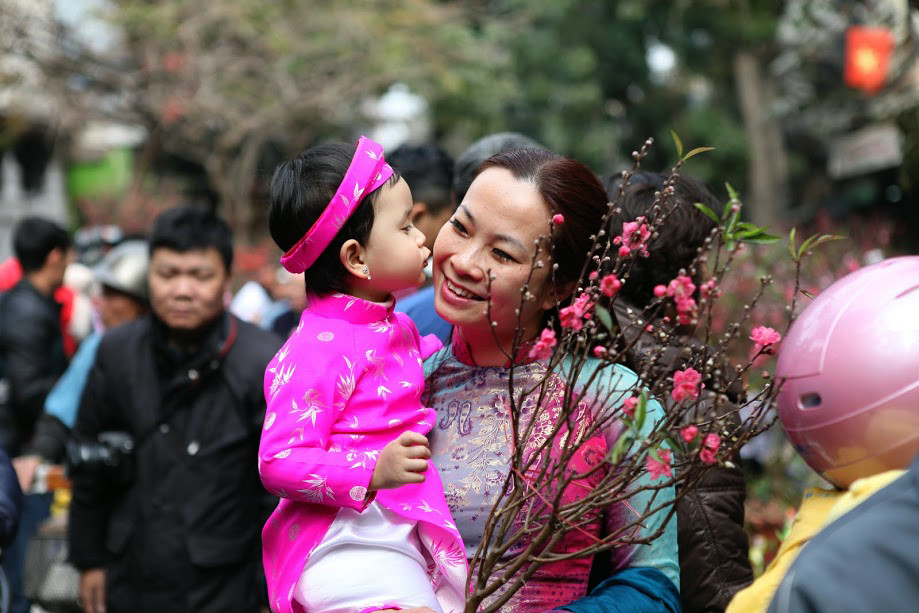 Người dân cả nước đón giao thừa Tết Đinh Dậu ảnh 75