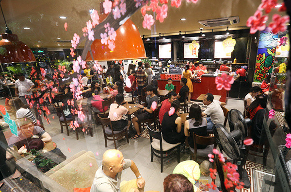 Người dân cả nước đón giao thừa Tết Đinh Dậu ảnh 28