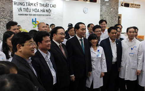 Người dân cả nước đón giao thừa Tết Đinh Dậu ảnh 21