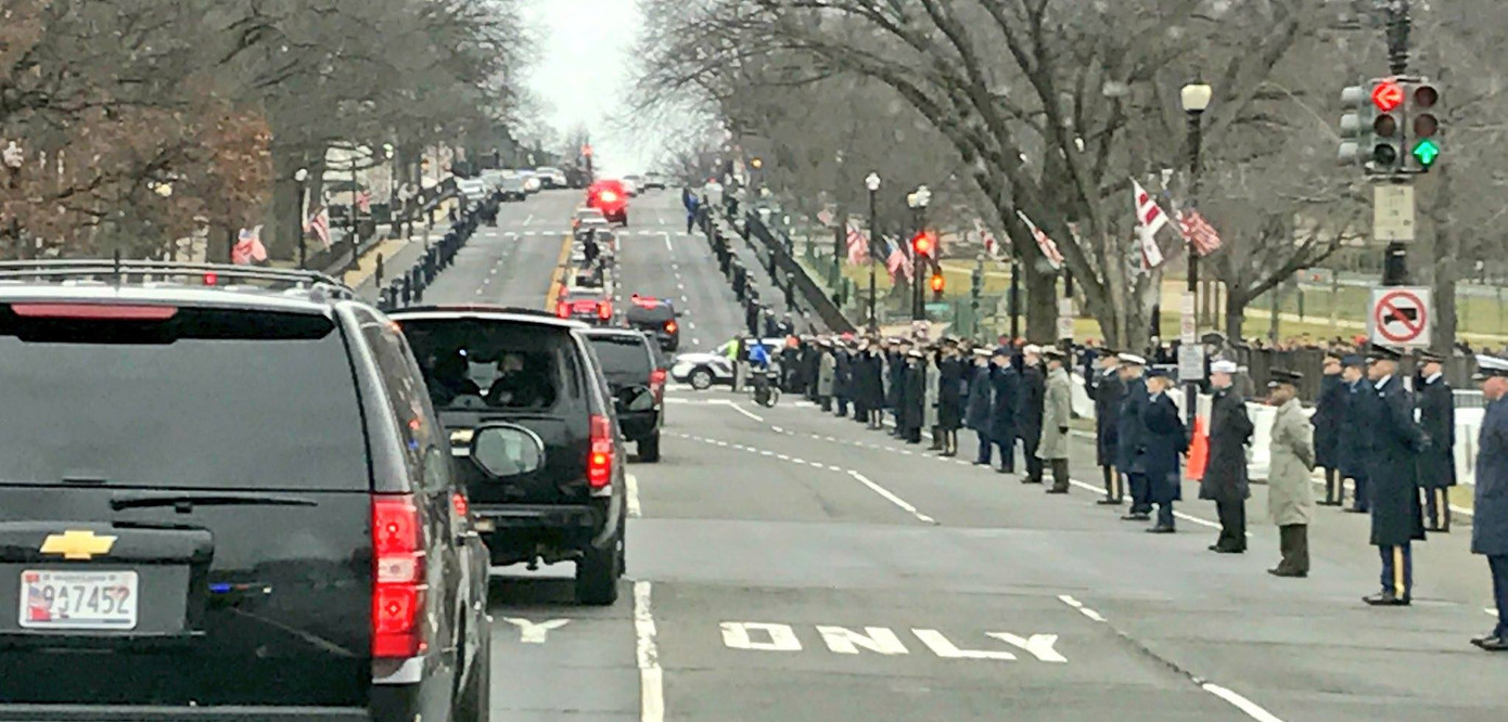 Ông Trump chính thức trở thành tổng thống thứ 45 của Mỹ ảnh 13