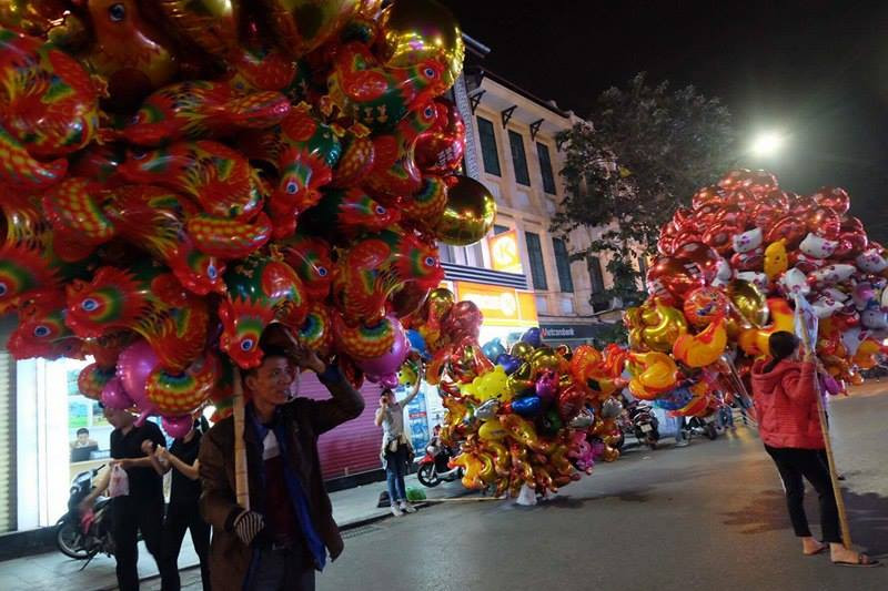 Người dân cả nước đón giao thừa Tết Đinh Dậu ảnh 54