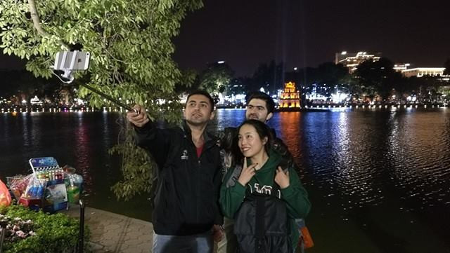 Người dân cả nước đón giao thừa Tết Đinh Dậu ảnh 52