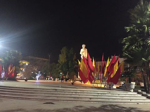 Người dân cả nước đón giao thừa Tết Đinh Dậu ảnh 22