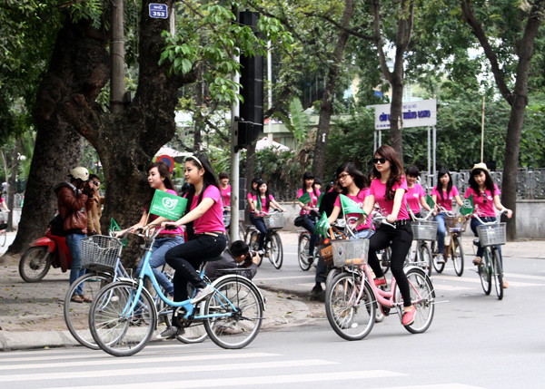 Các thí sinh Duyên dáng Hà thành đã có buổi đạp xe vì môi trường