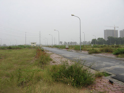 Nhiều dự án đất dịch vụ của Hà Nội thi công chậm chạp hoặc bỏ hoang. Ảnh: N.H