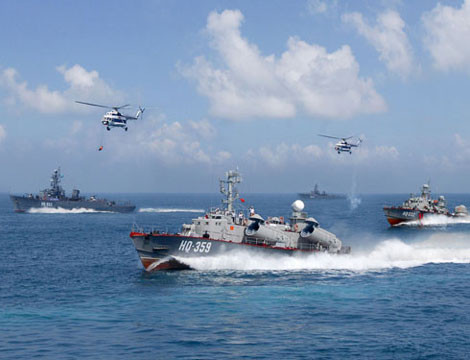 Trước khi có sự xuất hiện của các tàu tên lửa hiện đại 1241RE và 1241.8, đóng vai trò chủ lực trong Hải quân Nhân dân Việt Nam là tàu cao tốc tên lửa lớp Osa II (project 205U) do Liên Xô thiết kế, sản xuất. Trong ảnh là lớp tàu Osa II mang số hiệu HQ-359 trong cuộc diễn tập hiệp đồng với không quân