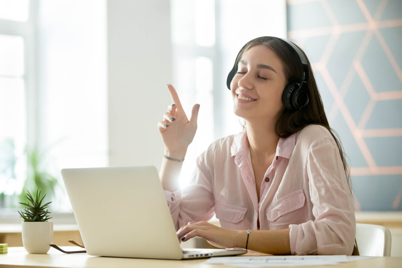 Một bản nhạc vui rất có tác dụng trong việc cải thiện tâm trạng. Một bản nhạc vui rất có tác dụng trong việc cải thiện tâm trạng.