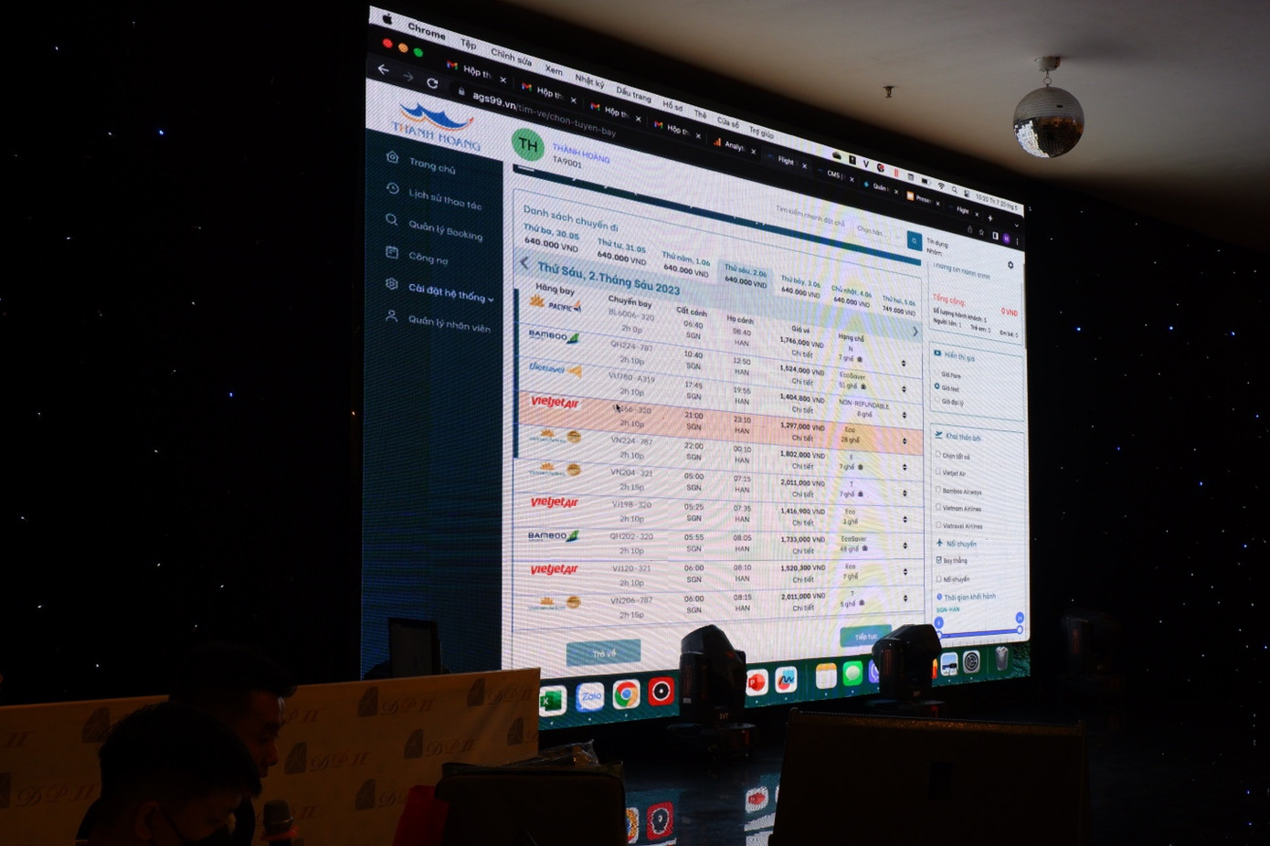 Giao diện được thiết kế thân thiện và hướng tới người dùng của FLIGHT TICKET – AGS99.VN