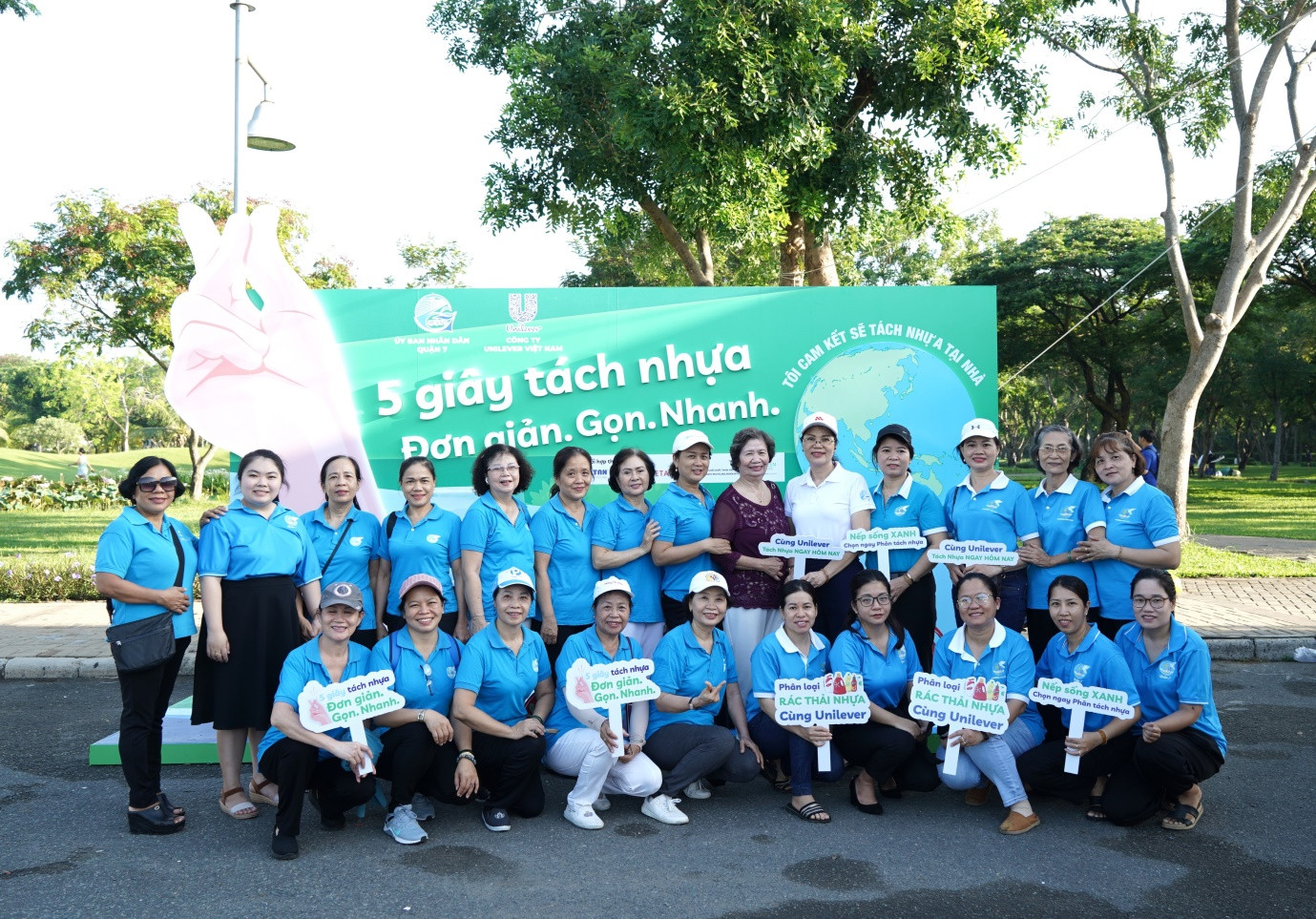 Hội Phụ nữ tham dự Ngày hội Tách nhựa để Tái chế vừa diễn ra tại Quận 7 sáng ngày 16/06/2023