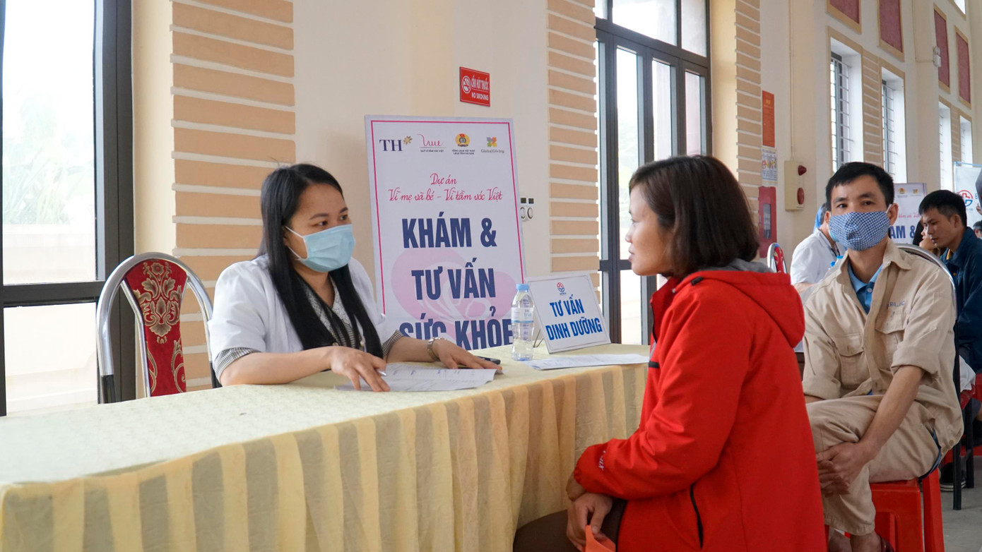 Thạc sĩ - chuyên gia dinh dưỡng Lê Thị Thu Hà tư vấn dinh dưỡng cho người lao động tại Hà Nam