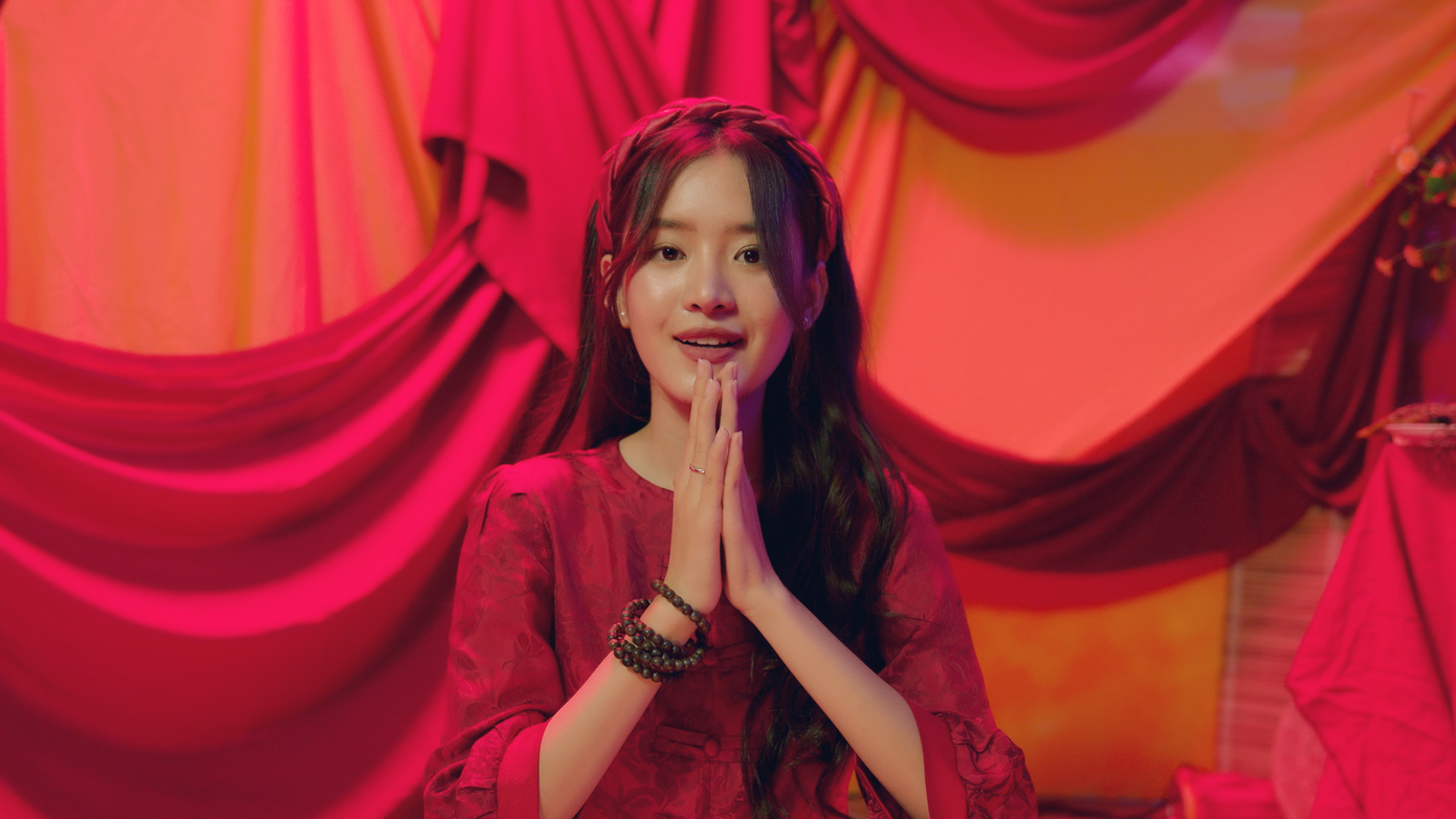 Trâm Ngô cũng gây ấn tượng bằng nét diễn xuất đầy tự nhiên và đáng yêu