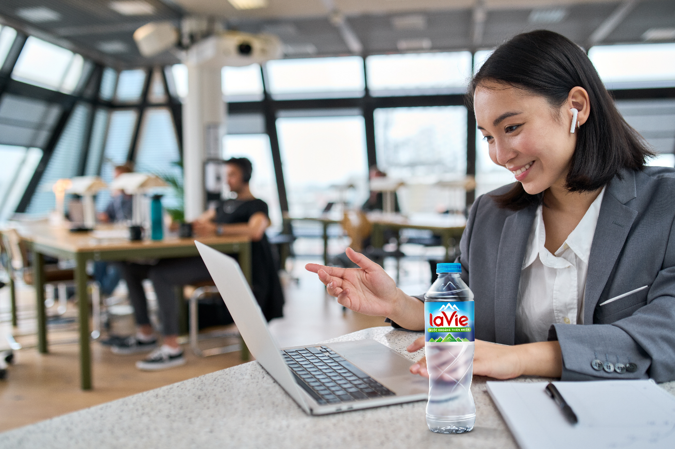 La Vie chính là Chút Yên từ Thiên Nhiên với 6 khoáng chất thiết yếu, giúp Tái Tạo Tâm Trí và Cơ Thể cân trọn ngày náo nhiệt La Vie chính là Chút Yên từ Thiên Nhiên với 6 khoáng chất thiết yếu, giúp Tái Tạo Tâm Trí và Cơ Thể cân trọn ngày náo nhiệt