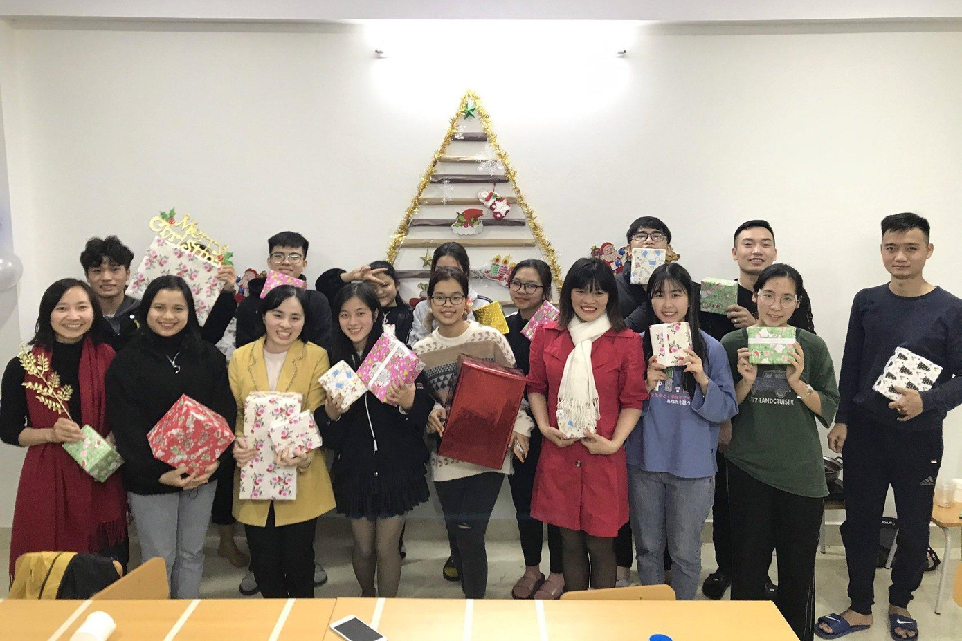 Đội ngũ giáo viên và học viên tại Tân Thành Edu Đội ngũ giáo viên và học viên tại Tân Thành Edu