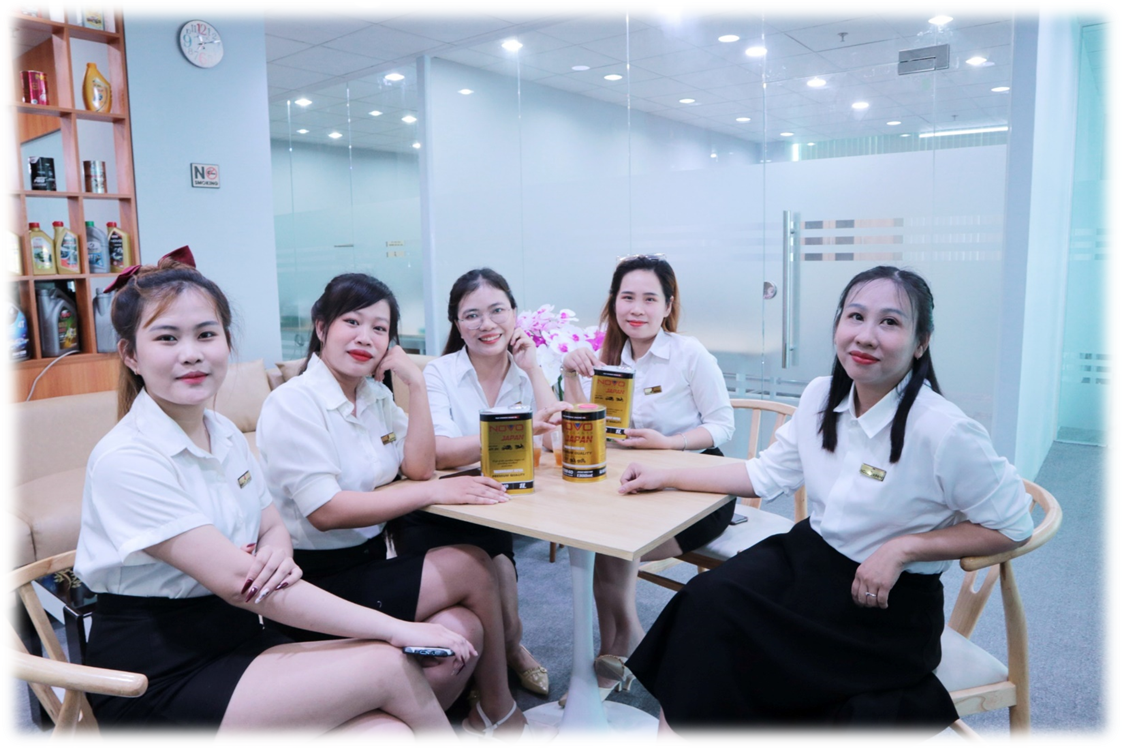 Các thành viên đội Sales Admin Novo Japan trao đổi về sản phẩm mới của Công ty Các thành viên đội Sales Admin Novo Japan trao đổi về sản phẩm mới của Công ty