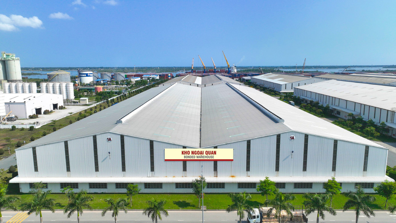 Kho Ngoại Quan có diện tích 13.440m2, được xây dựng theo tiêu chuẩn quốc tế tại Cảng Chu Lai Kho Ngoại Quan có diện tích 13.440m2, được xây dựng theo tiêu chuẩn quốc tế tại Cảng Chu Lai