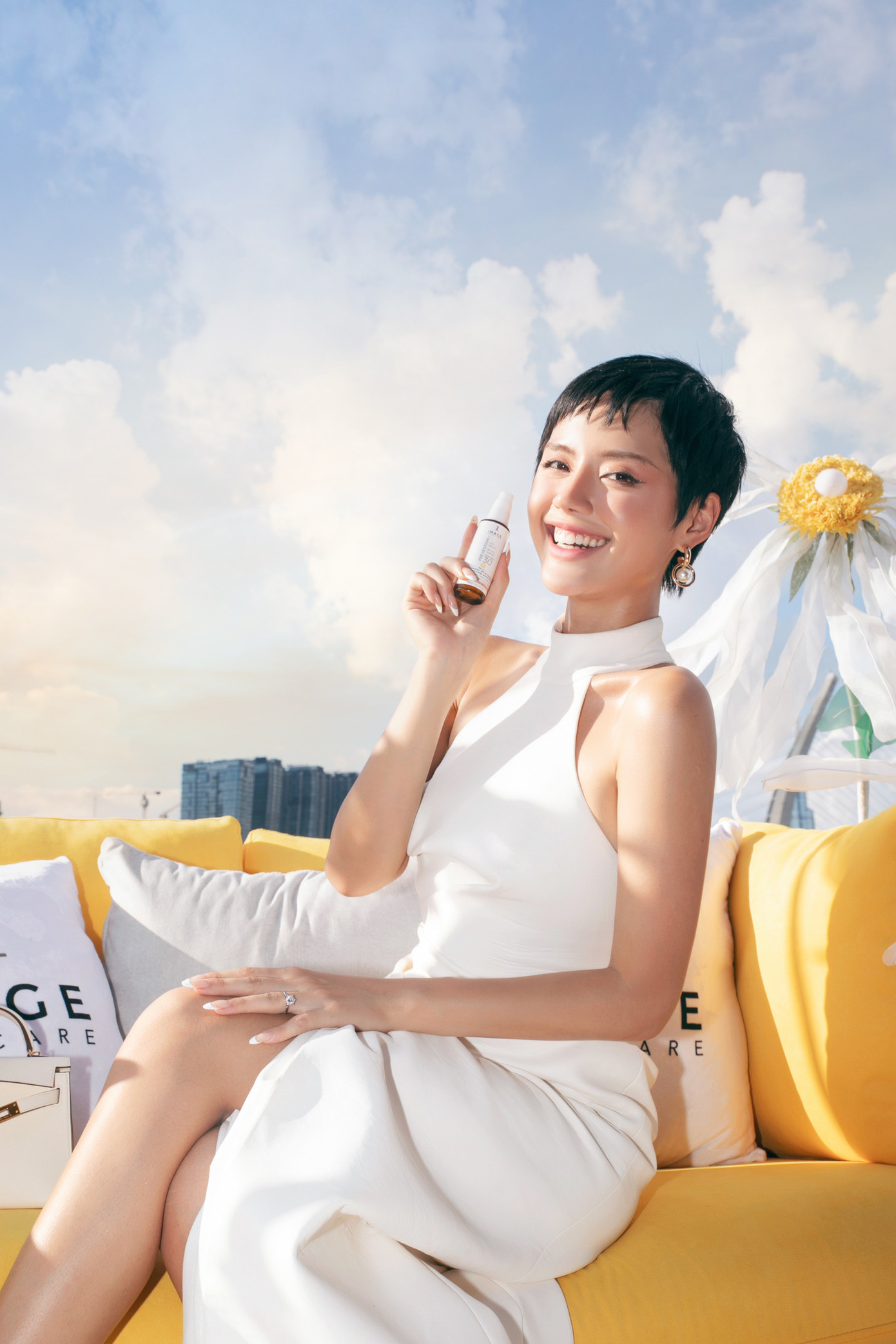 Cô Em Trendy trải nghiệm dòng sản phẩm chống nắng mới tại sự kiện. Cô Em Trendy trải nghiệm dòng sản phẩm chống nắng mới tại sự kiện.