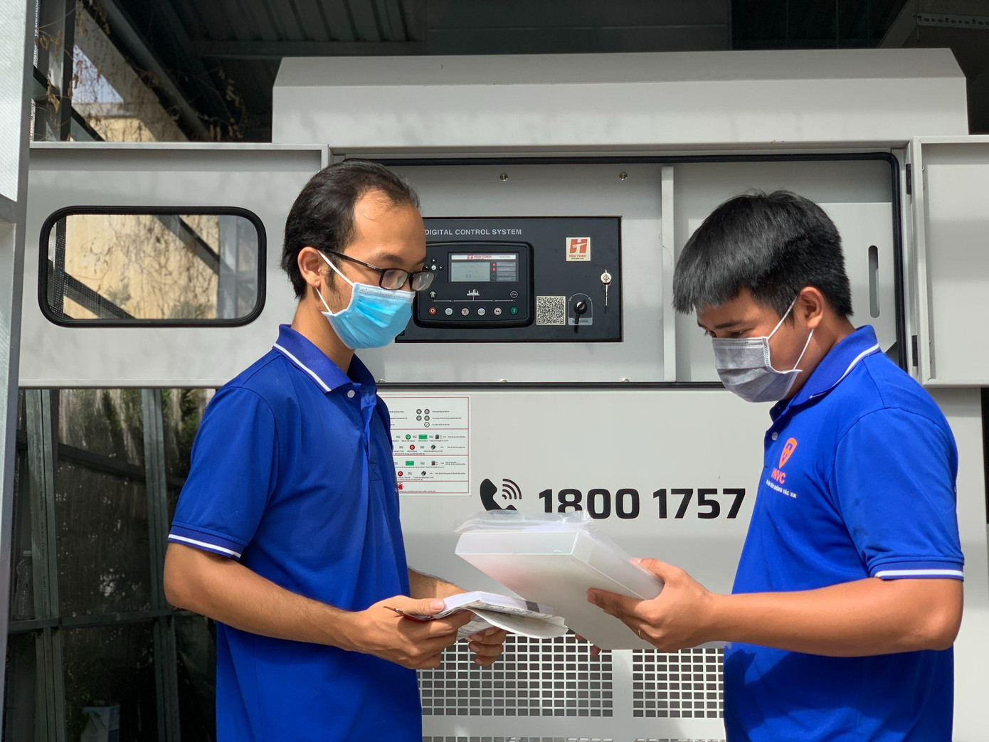 VNVC luôn có nguồn điện dự phòng để đảm bảo vắc xin luôn đạt chuẩn nhiệt độ yêu cầu của nhà sản xuất, không lo gián đoạn hoạt động tiêm chủng của khách hàng. Ảnh: VNVC VNVC luôn có nguồn điện dự phòng để đảm bảo vắc xin luôn đạt chuẩn nhiệt độ yêu cầu của nhà sản xuất, không lo gián đoạn hoạt động tiêm chủng của khách hàng. Ảnh: VNVC