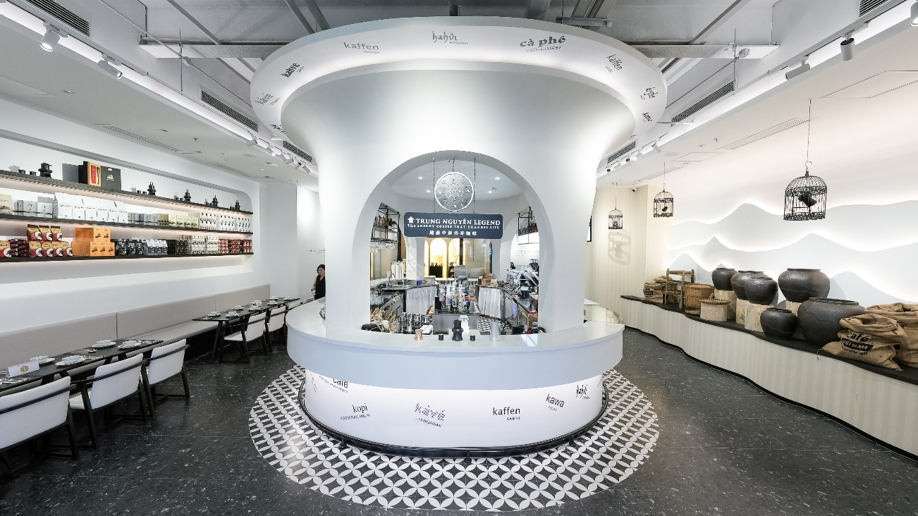 Thế giới cà phê Trung Nguyên Legend tại Thượng Hải (Trung Quốc) tạo dấu ấn mạnh mẽ với những phong cách thưởng lãm cà phê khác biệt, đặc biệt cô lọc 3 văn minh cà phê thế giới và mang đậm dấu ấn văn hóa cà phê Việt Nam. Thế giới cà phê Trung Nguyên Legend tại Thượng Hải (Trung Quốc) tạo dấu ấn mạnh mẽ với những phong cách thưởng lãm cà phê khác biệt, đặc biệt cô lọc 3 văn minh cà phê thế giới và mang đậm dấu ấn văn hóa cà phê Việt Nam.
