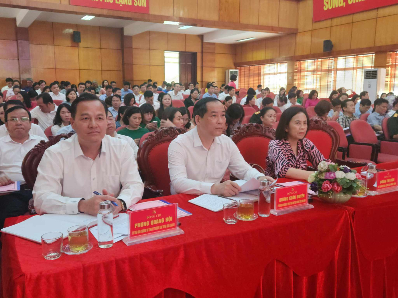 Đông đảo lãnh đạo tỉnh, sở ban ngành Lạng Sơn tham dự hội nghị. Ảnh: Duy Chiến