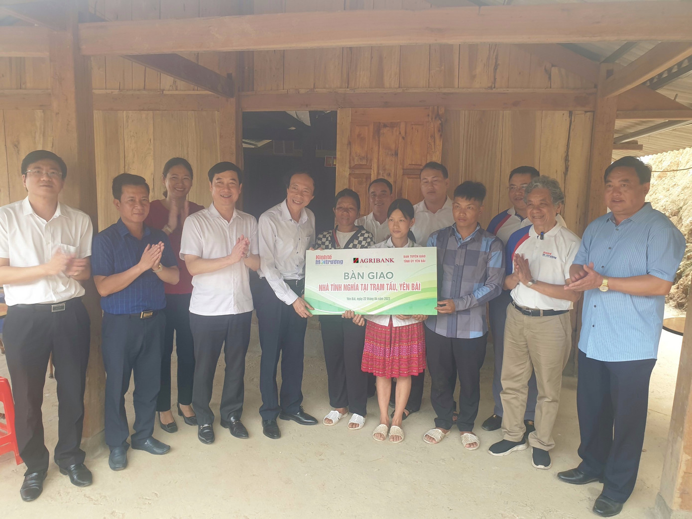 Ngôi nhà tình nghĩa Công đoàn Trụ sở chính Agribank dành cho anh Giàng A Chua - xã Pá Lau - huyện Trạm Tấu - tỉnh Yên Bái