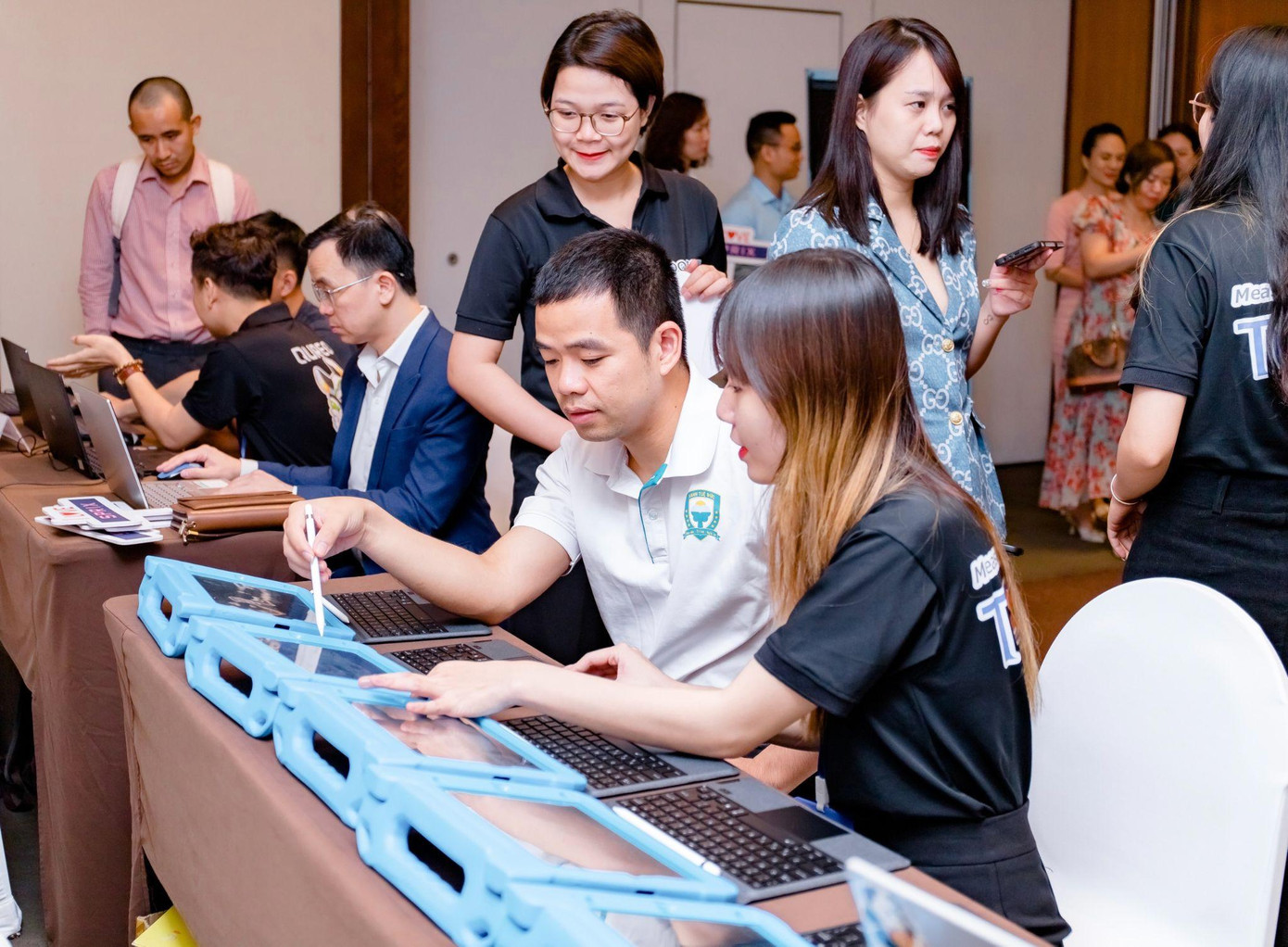 Các nhà quản lý giáo dục hào hứng với những trải nghiệm giáo dục lồng ghép với công nghệ AI