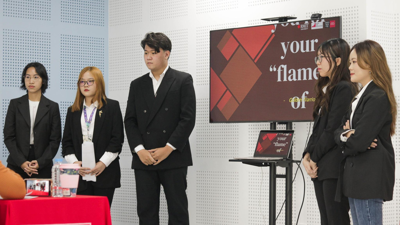 Các đội thi được huấn luyện bởi các chuyên gia trong nước và quốc tế Các đội thi được huấn luyện bởi các chuyên gia trong nước và quốc tế