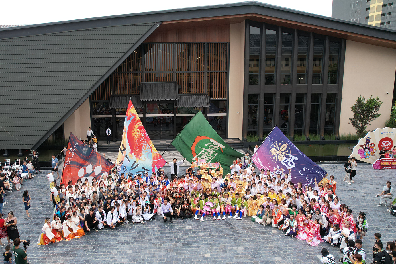 Công viên suối khoáng Ohayo Onsen &amp; Spa - Gần 300 vũ công Yosakoi với màn đồng diễn ấn tượng và chụp ảnh lưu niệm tại quảng trường công viên dịp Lễ hội Haru Matsuri Thanh Thủy 30/05-01/05 vừa qua