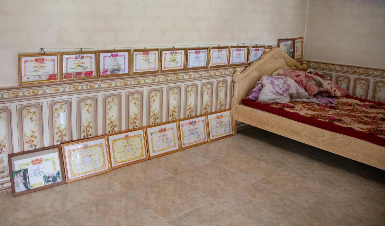 Thành tích học tập của các con anh R