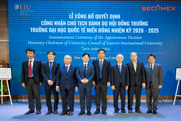 Trường Đại học Quốc tế Miền Đông chụp ảnh lưu niệm cùng lãnh đạo Tổng công ty Becamex IDC