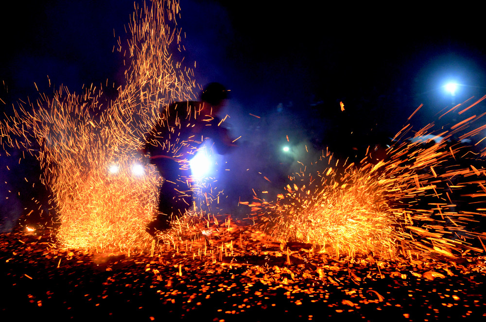 Lễ hội nhảy lửa đầy bí ẩn và mãn nhãn của người dân tộc Pà Thẻn tại huyện Lâm Bình (Tuyên Quang)