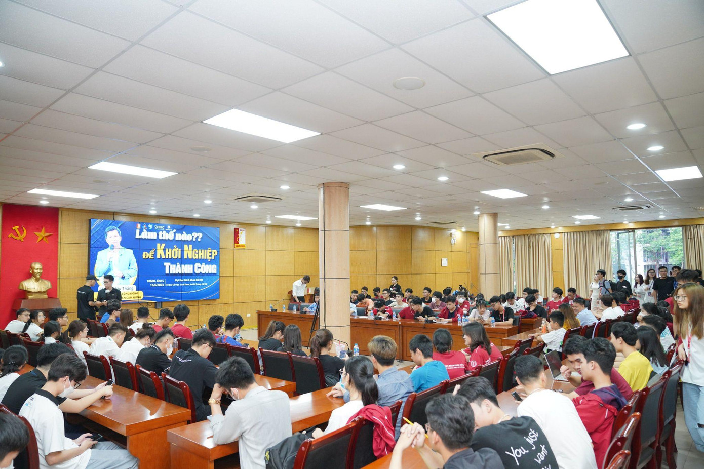 Hơn 200 sinh viên Đại học Bách Khoa tham dự sự kiện Talkshow “Làm thế nào để khởi nghiệp thành công?” Hơn 200 sinh viên Đại học Bách Khoa tham dự sự kiện Talkshow “Làm thế nào để khởi nghiệp thành công?”