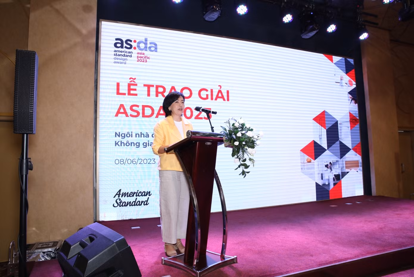 Đại diện thương hiệu American Standard, bà Toshie Takahashi, Giám đốc Marketing Cấp cao Công ty LIXIL Việt Nam phát biểu tại sự kiện Đại diện thương hiệu American Standard, bà Toshie Takahashi, Giám đốc Marketing Cấp cao Công ty LIXIL Việt Nam phát biểu tại sự kiện