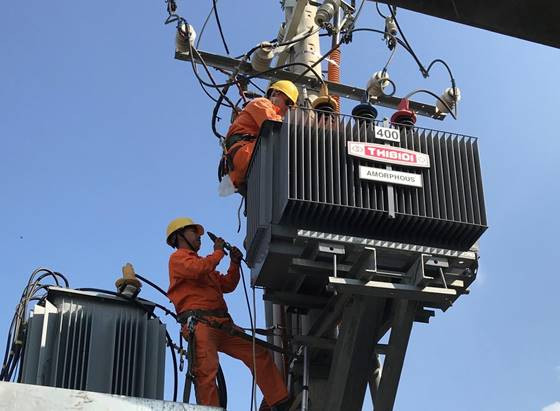 EVNSPC Sửa chữa lưới điện, đảm bảo cung cấp điện phục vụ thi tốt nghiệp THPT tại 21 tỉnh thành phía Nam