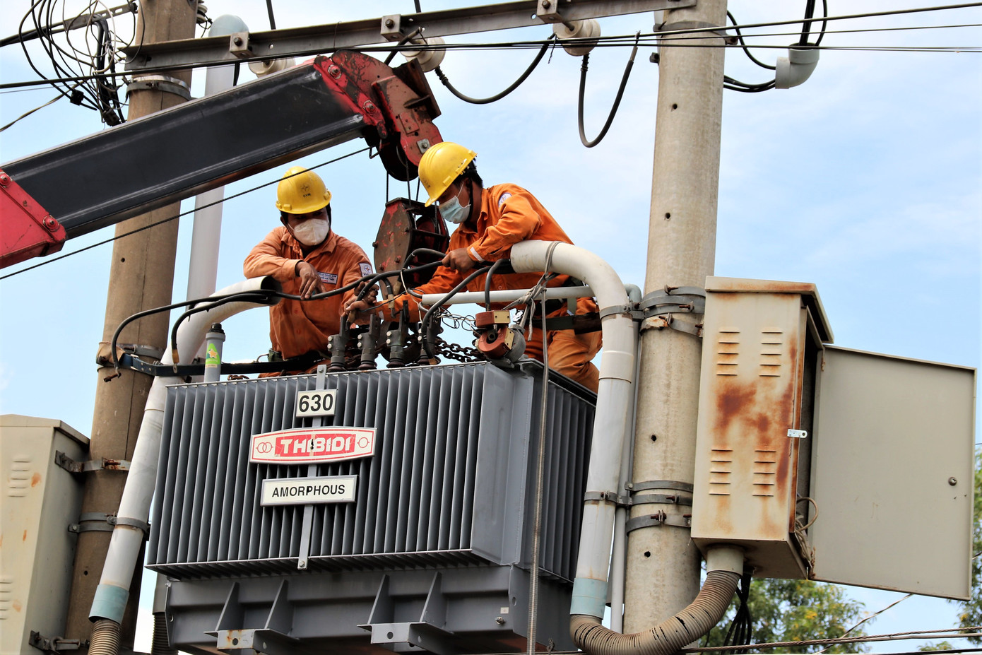 EVNSPC triển khai sửa chữa lưới điện nhằm đảm bảo cung cấp điện đầy đủ liên tục trong mùa nắng nóng.