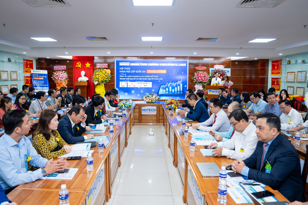 Nhiều chuyên gia tham gia hội thảo sáng ngày 24/6