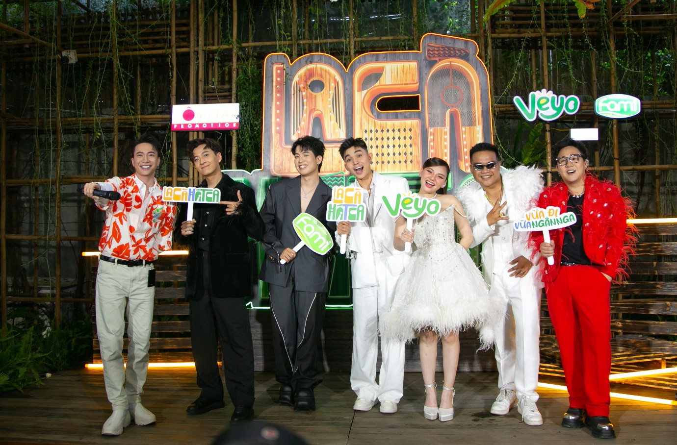 La Cà Hát Ca với khẩu hiệu “Vừa đi vừa ngân nga – Vừa cân bằng cuộc sống” hứa hẹn mang đến cho khán giả một chương trình thực tế mới lạ và độc đáo.