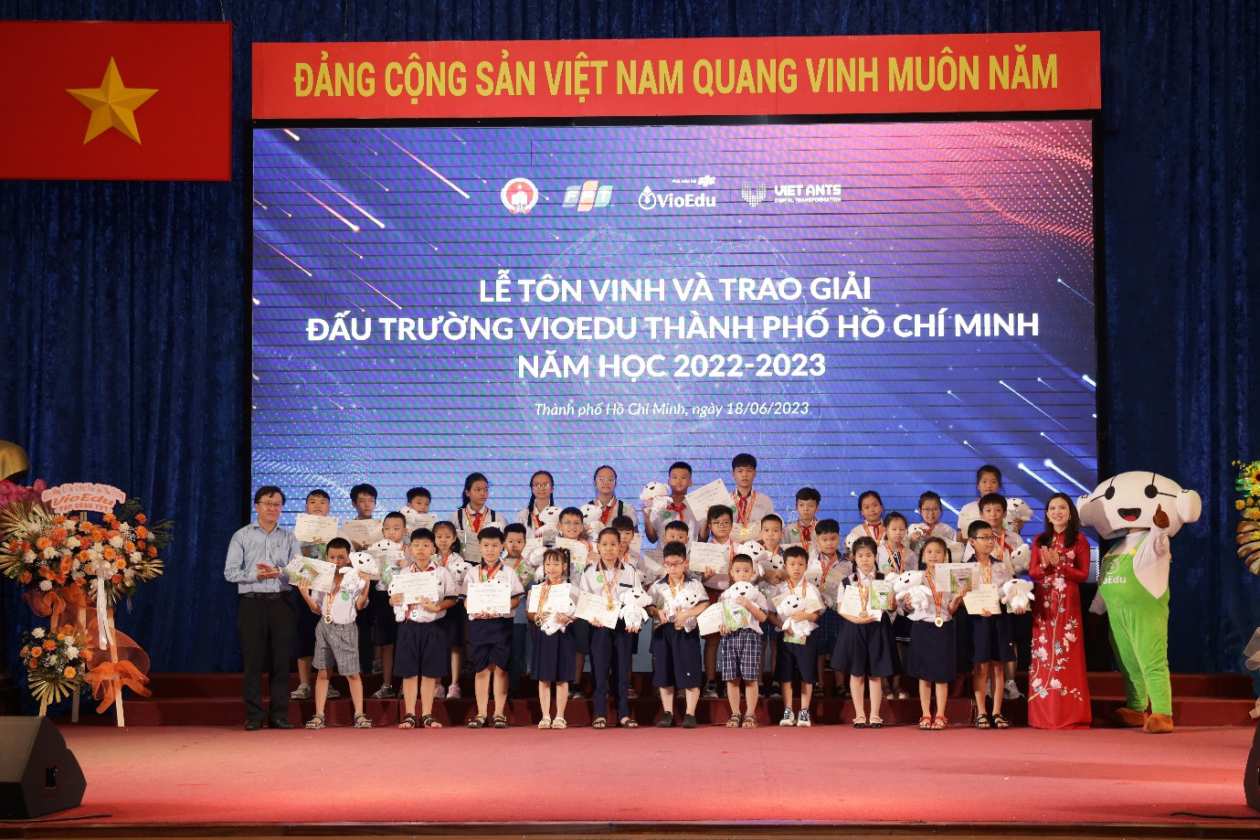 Sân chơi tôn vinh 483 giải Vàng, 771 giải Bạc, 1.154 giải Đồng và 3.363 giải Khuyến khích Sân chơi tôn vinh 483 giải Vàng, 771 giải Bạc, 1.154 giải Đồng và 3.363 giải Khuyến khích