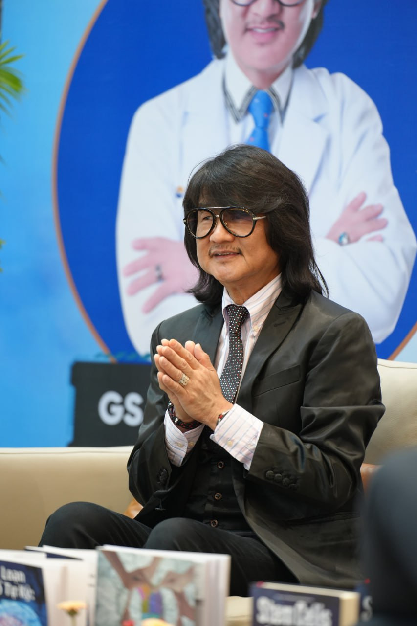 Gs.Ts. Mike Chan chia sẻ về quá trình nghiên cứu và biên soạn hai quyển sách tại sự kiện