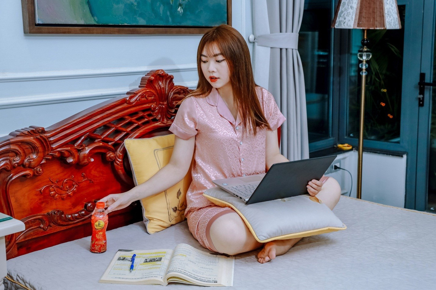 Hệ thống lại một số kiến thức, uống Trà thanh nhiệt Dr Thanh để thanh lọc làm mát cơ thể, tự cho mình một giấc ngủ ngon trước ngày thi sẽ giúp các sĩ tử có tâm thế tốt nhất để “vượt vũ môn”. Hệ thống lại một số kiến thức, uống Trà thanh nhiệt Dr Thanh để thanh lọc làm mát cơ thể, tự cho mình một giấc ngủ ngon trước ngày thi sẽ giúp các sĩ tử có tâm thế tốt nhất để “vượt vũ môn”.