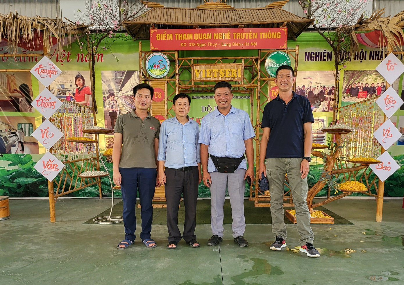 Lãnh đạo Công ty TNHH Nam Ban Silk tham quan làng nghề truyền thống tại Hà Nội