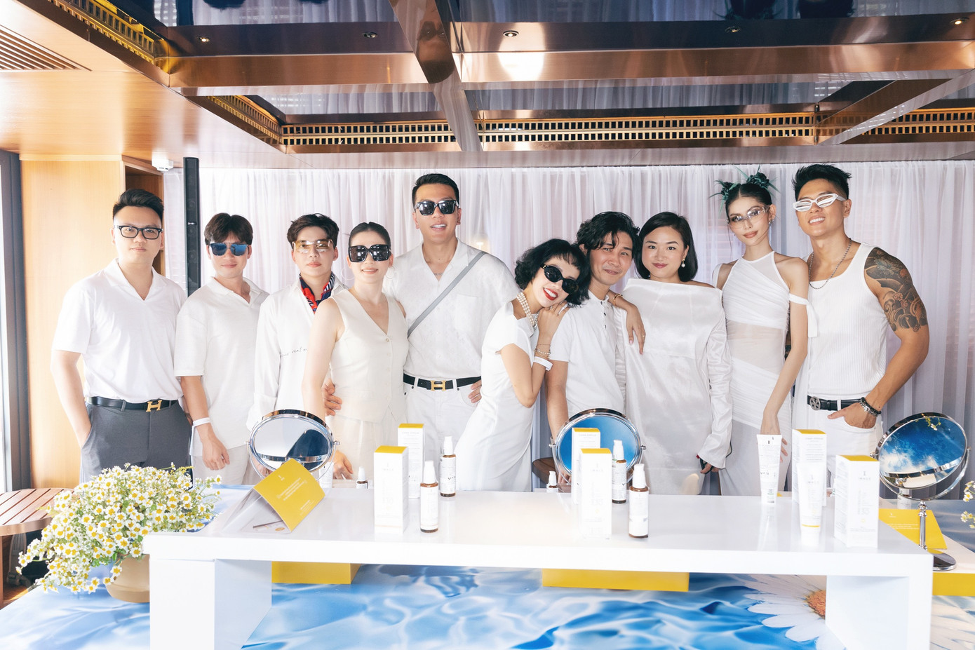 Các nghệ sĩ, người mẫu tham gia sự kiện ra mắt sản phẩm chống nắng mới của IMAGE Skincare Việt Nam. Các nghệ sĩ, người mẫu tham gia sự kiện ra mắt sản phẩm chống nắng mới của IMAGE Skincare Việt Nam.