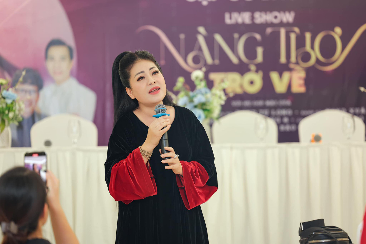 Anh Thơ chấp nhận lỗ để làm live show tại quê hương. Ảnh: NVCC.