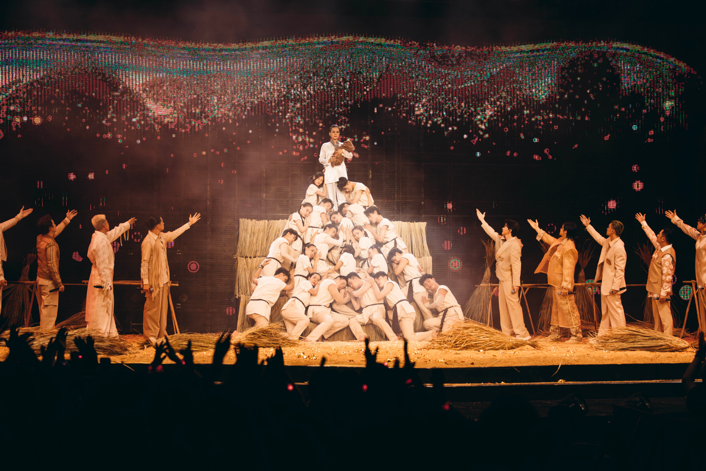 Với việc hỗ trợ đội bạn thể hiện Mẹ yêu con, Binz đã thực hiện đúng như điều anh từng nói, đại ý: Tôi có thể không phải người chiến thắng nhưng người chiến thắng phải cần đến tôi.